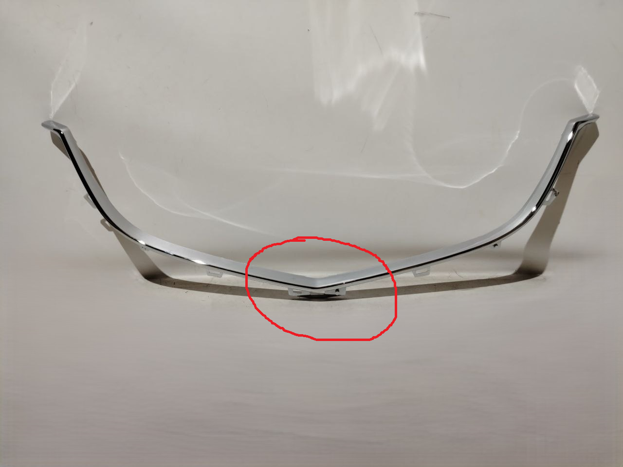 Молдинг решетки радиатора Mazda CX-5 2011-2017 (Китай / Трещина) Дисконт 20%