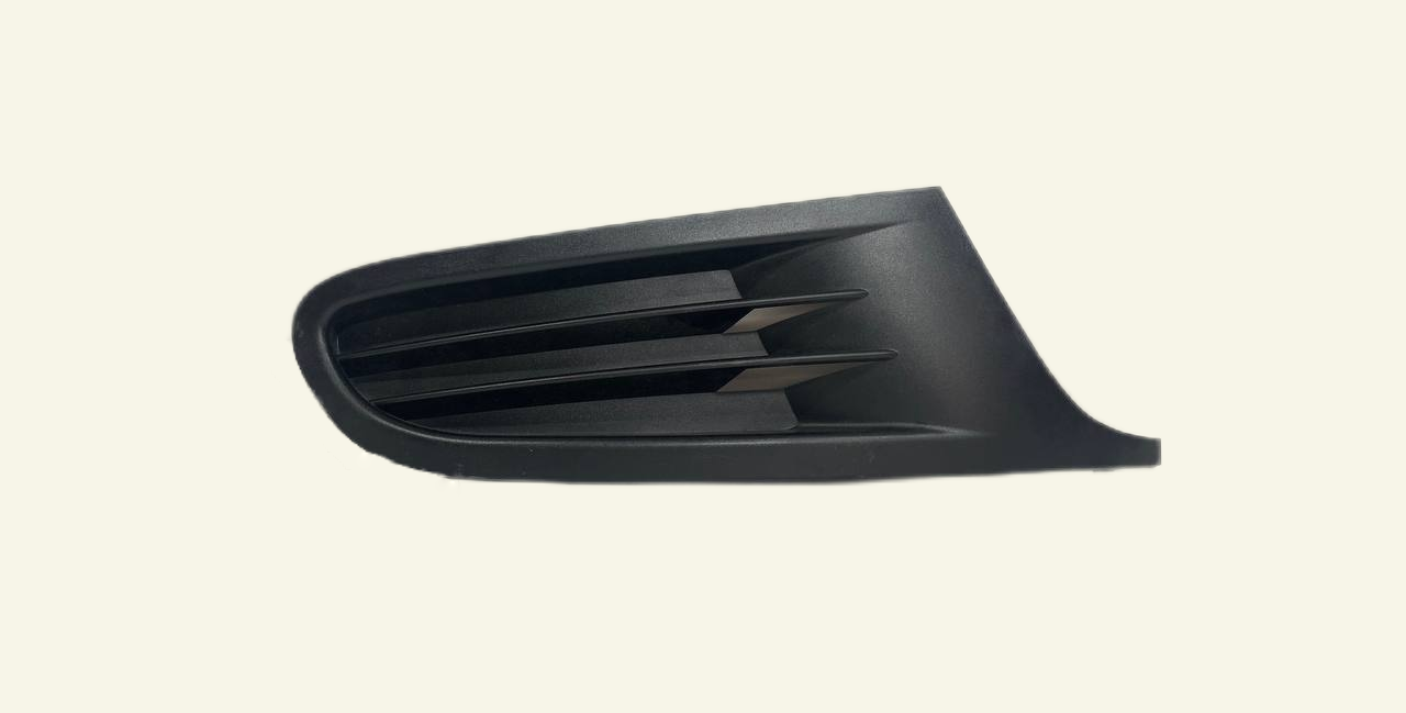 Заглушка туманки правая Volkswagen Golf VI 2008-2013 5D (VWGLF09-192-RUC / Сломано крепление) Дисконт 10%