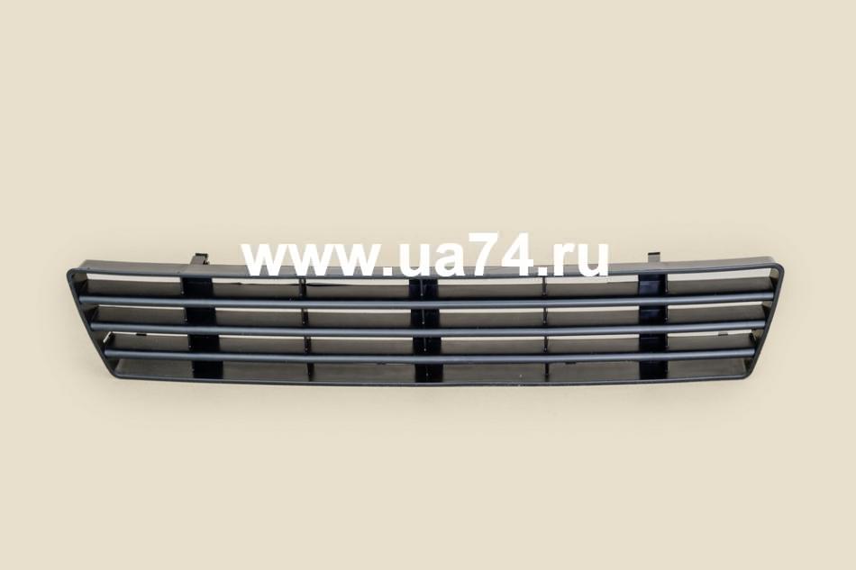 Решетка в бампер центр Audi A6 `97-01 (4B0807683F01C / UAE02-34100)