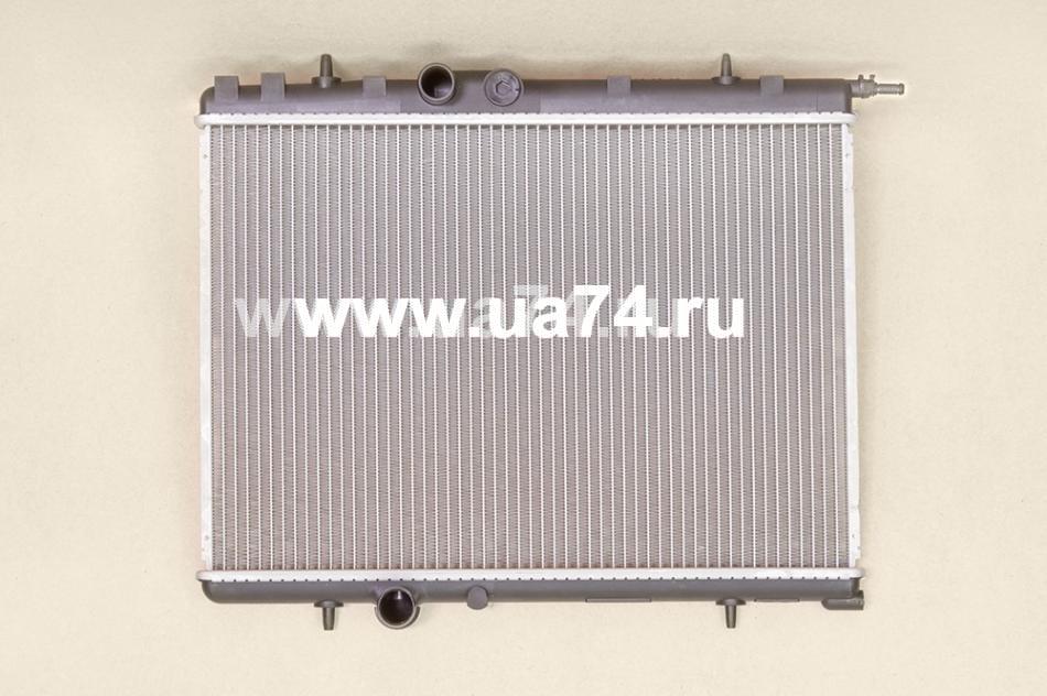 Радиатор пластинчатый PEUGEOT 206 1.4 / 1.6 98-07 / 307 / XSARA 1.6 / 2.0 01- / CITROEN C4 1.6 04- (PG0001-1 / SAT)