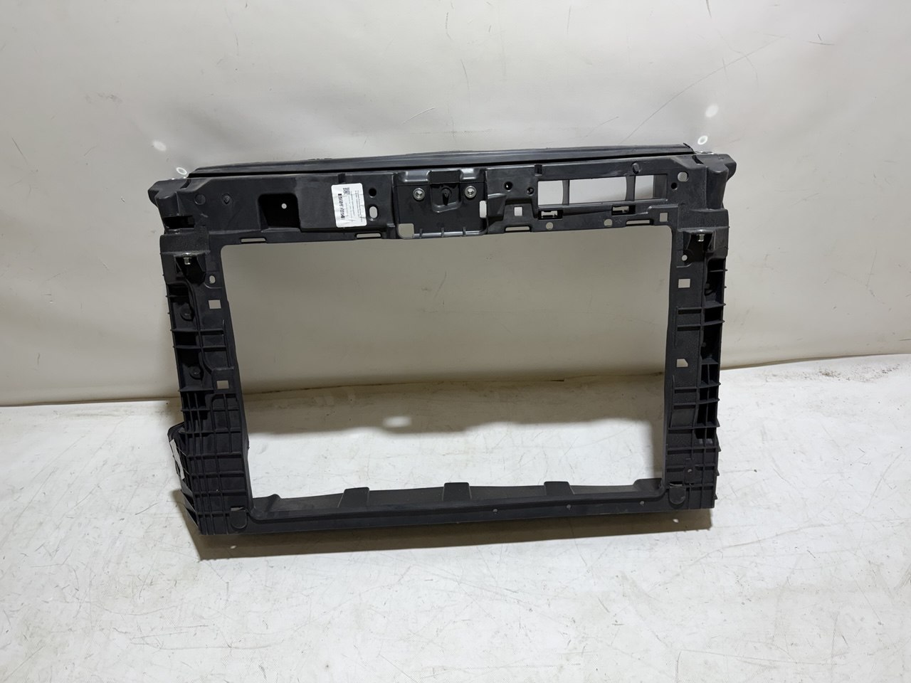 Рамка радиатора Volkswagen Polo 2020-2022 / Skoda Rapid 2019-2023 (Китай) Дисконт 30%