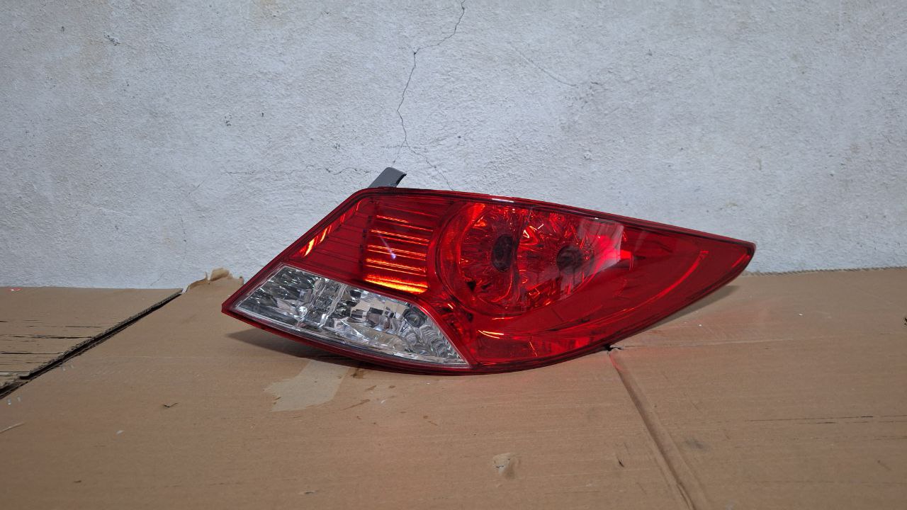 Фонарь правый Hyundai Solaris 2010-2014 4D (Сломан уголок / Китай) Дисконт 20%